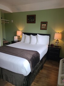 Lamplighter Motel