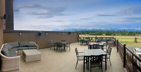 Glacier International Lodge