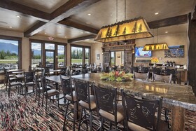 Glacier International Lodge