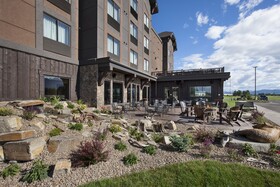 Glacier International Lodge