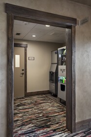 Glacier International Lodge