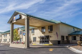 Yellowstone River Inn and Suites