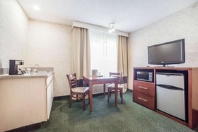 Yellowstone River Inn and Suites
