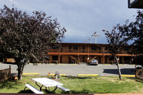 Country Motor Inn