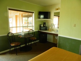 Country Motor Inn