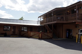 Country Motor Inn