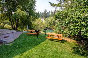 The Pine Lodge on Whitefish River