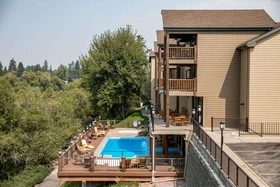 The Pine Lodge on Whitefish River