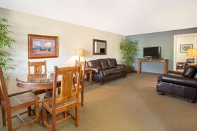 Travelodge by Wyndham Gardiner Yellowstone Park North