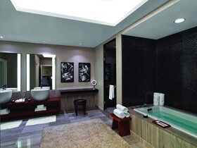 Caesars Palace by Suiteness