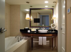 Caesars Palace by Suiteness