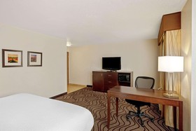 La Quinta Inn & Suites by Wyndham Las Vegas Red Rock