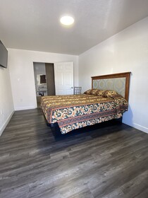 Lucky Cuss Motel