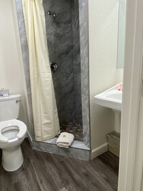 Lucky Cuss Motel