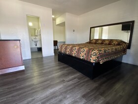 Lucky Cuss Motel
