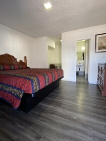Lucky Cuss Motel