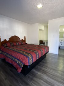 Lucky Cuss Motel