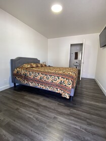 Lucky Cuss Motel