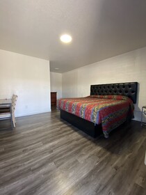 Lucky Cuss Motel