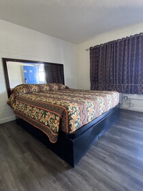Lucky Cuss Motel