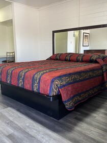 Lucky Cuss Motel