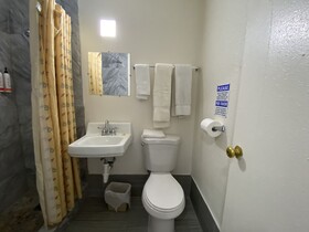 Lucky Cuss Motel