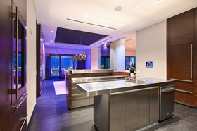 Palms Place by Strip View Suites