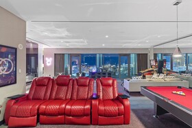 Palms Place by Strip View Suites
