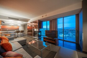 Palms Place by Strip View Suites