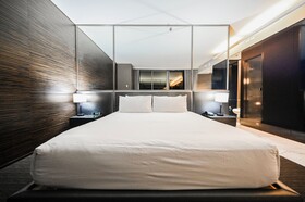 Palms Place by Strip View Suites