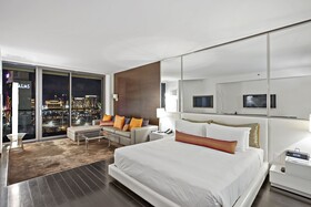 Palms Place by Strip View Suites