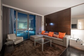 Palms Place by Strip View Suites