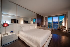 Palms Place by Strip View Suites