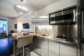 Palms Place by Strip View Suites