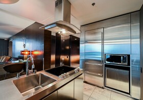 Palms Place by Strip View Suites