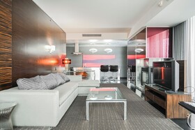 Palms Place by Strip View Suites