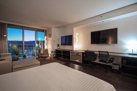 Palms Place by Strip View Suites