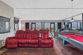 Palms Place by Strip View Suites