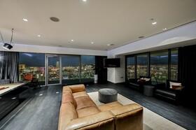 Palms Place by Strip View Suites