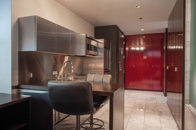 Palms Place by Strip View Suites