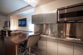 Palms Place by Strip View Suites