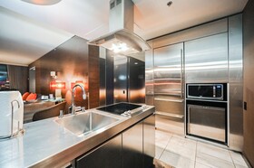 Palms Place by Strip View Suites