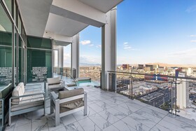 Palms Place by Strip View Suites