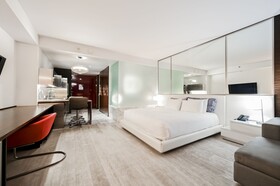 Palms Place by Strip View Suites