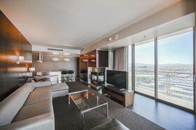 Palms Place by Strip View Suites