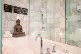 Palms Place by Strip View Suites