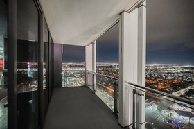 Palms Place by Strip View Suites