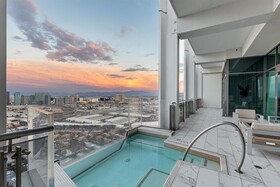 Palms Place by Strip View Suites