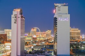 Palms Place by Strip View Suites