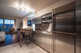 Palms Place by Strip View Suites